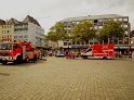 2 Denkmalkletterer hielten Feuerwehr und Polizei in Trapp Koeln Heumarkt P038